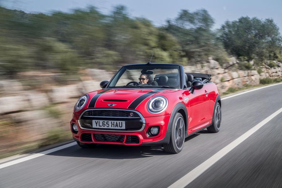  Mini Cooper S Cabrio JCW Package 2015 года  (UK) (фото 5 из 30)